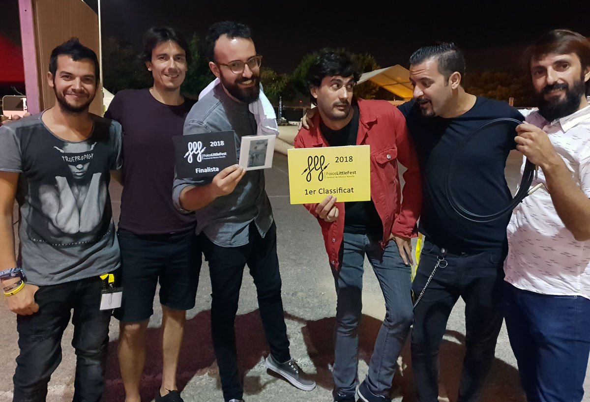 FoiosLittleFest's tweet photo. Ja tenim grup guanyador del concurs de grups novells #FLF2018! Mr Sanchez va rebre el premi del jurat i tocarà com a grup convidat en la pròxima edició de Foios Little Fest. Enhorabona a ells i als finalistes: Òrbites, Nius de Nit i Bastida.🎸🤟😘 #FoiosLittleFest https://t.co/vsDafG5B6Z