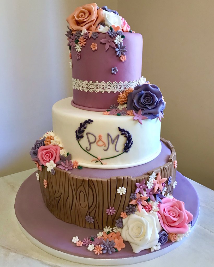 irelayla28's tweet photo. #weddingcake #sugarpaste #handmade https://t.co/ALci2HMHAD