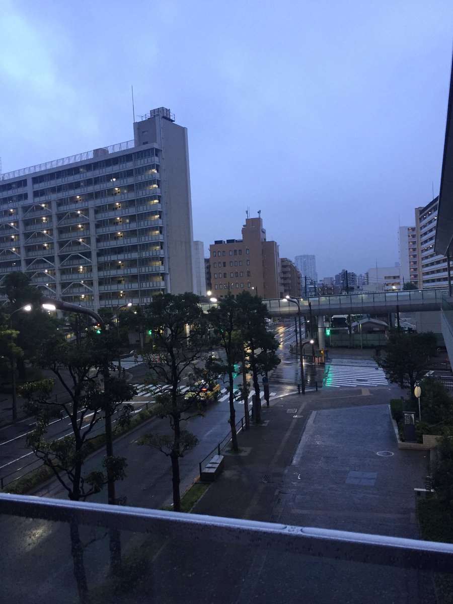 ainautumi's tweet photo. 嵐の前の静けさ🌧

#台風24号 
#品川 https://t.co/cPAlQrF6gj