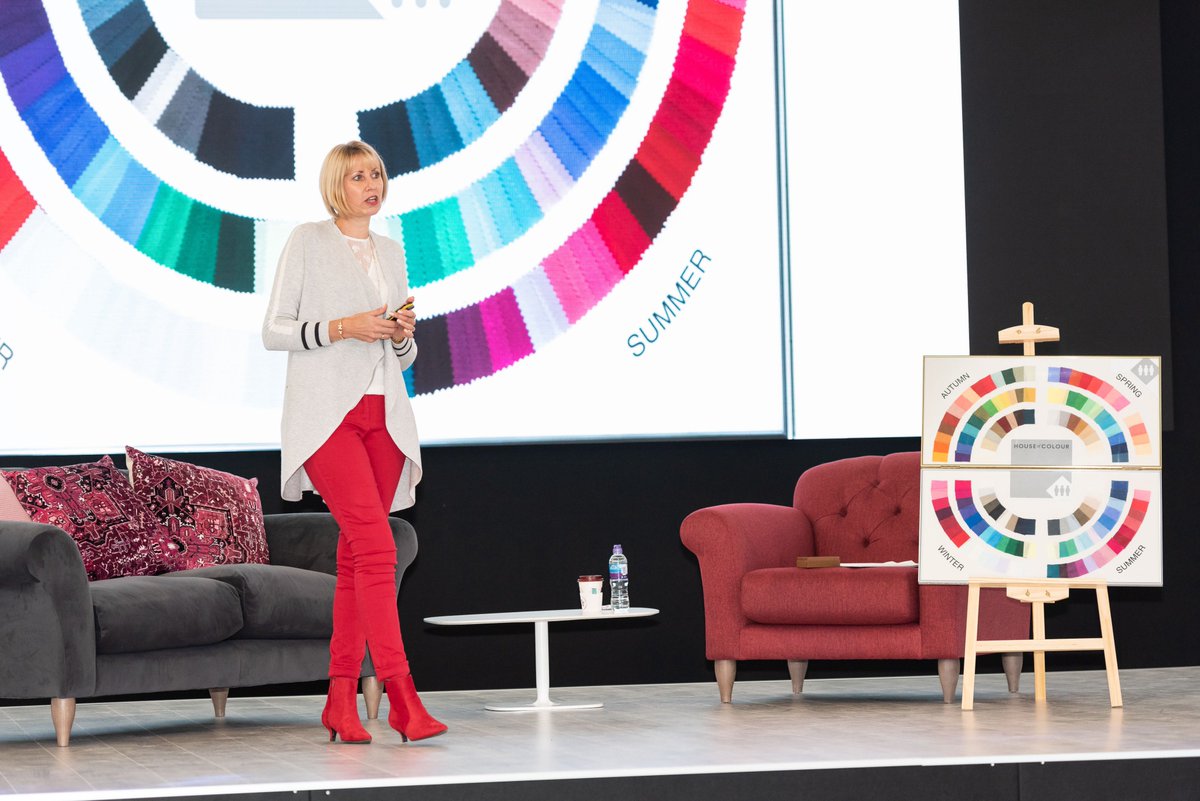 centremk's tweet image. #StyleFest is back today! 🛍️😍💃There's FREE @hotpodyoga  classes for you to try every hour (11.25am -3.25pm)! PLUS don't miss @gingermumstyle with her fashion picks for the season (11:25am), @Lottie_Lamour chatting Body Confidence at 12.25pm + lots more bit.ly/2NHXQqt