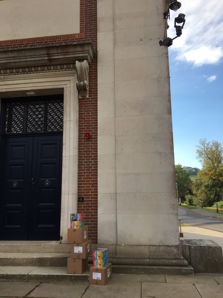 MarlbLitFest's tweet photo. Books arrived at #MemHall for first sold out @davidwalliams talk this morning @AdeAdepitan #sponsors @stfrancispewsey @MarlboroughCol #MLF2018 @HarperCollinsCh https://t.co/CKq9wJsBtS