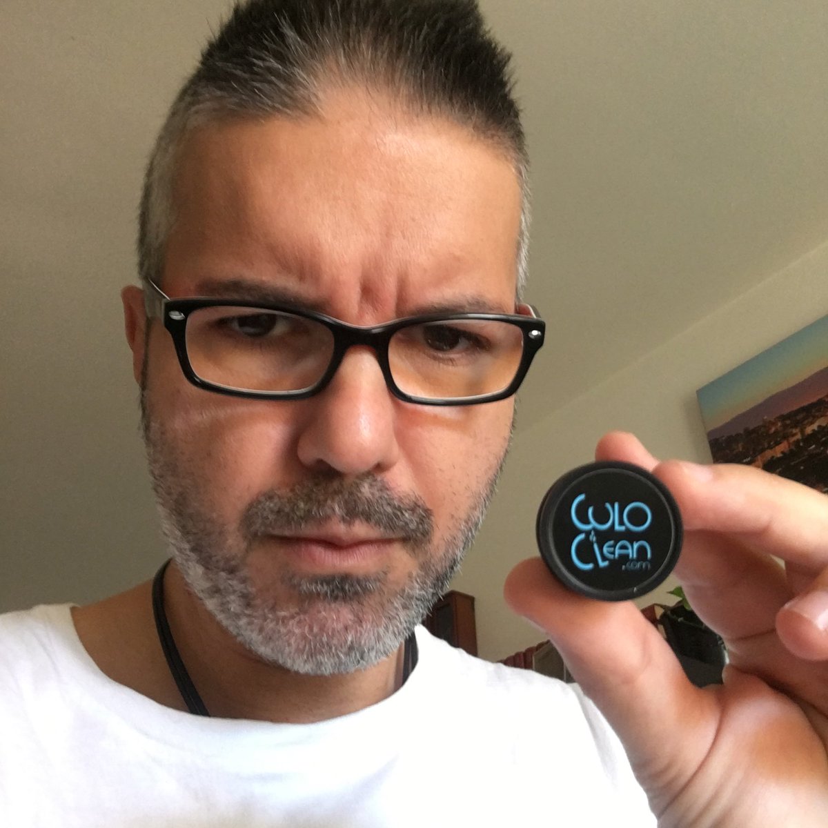 Tanzen's tweet photo. Finalmente arrivato dopo essere stato backer della campagna Kickstarter. Adesso potrò portarlo in giro per il Mondo per far capire a tutti l’importanza del Team Bidet! #culoclean https://t.co/NmHU7FCKwS