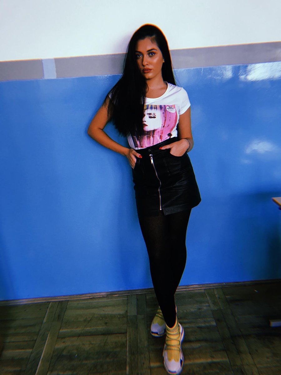 LettyMusician's tweet photo. Thank you for your support❤💋#click ➡️https://t.co/vBjLE3qWUL #Vocearomaniei @ProTVVocea #thevoice @SoDEALicioUs_ 🤗❤ https://t.co/I1EyW6g4UT