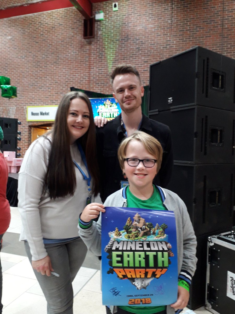 Yaketyyakyak1's tweet photo. @akwyz @CIT_ie @MineVention @GrainneBagnall @Minecraft It was a great day ... Boy Child was very happy! #MEPCORK https://t.co/OxGmMowqWe