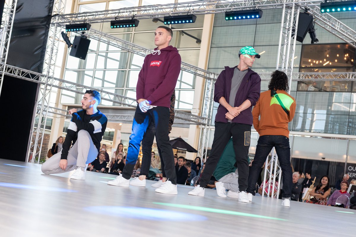 centremk's tweet image. #StyleFest is back today! 🛍️😍💃There's FREE @hotpodyoga  classes for you to try every hour (11.25am -3.25pm)! PLUS don't miss @gingermumstyle with her fashion picks for the season (11:25am), @Lottie_Lamour chatting Body Confidence at 12.25pm + lots more bit.ly/2NHXQqt