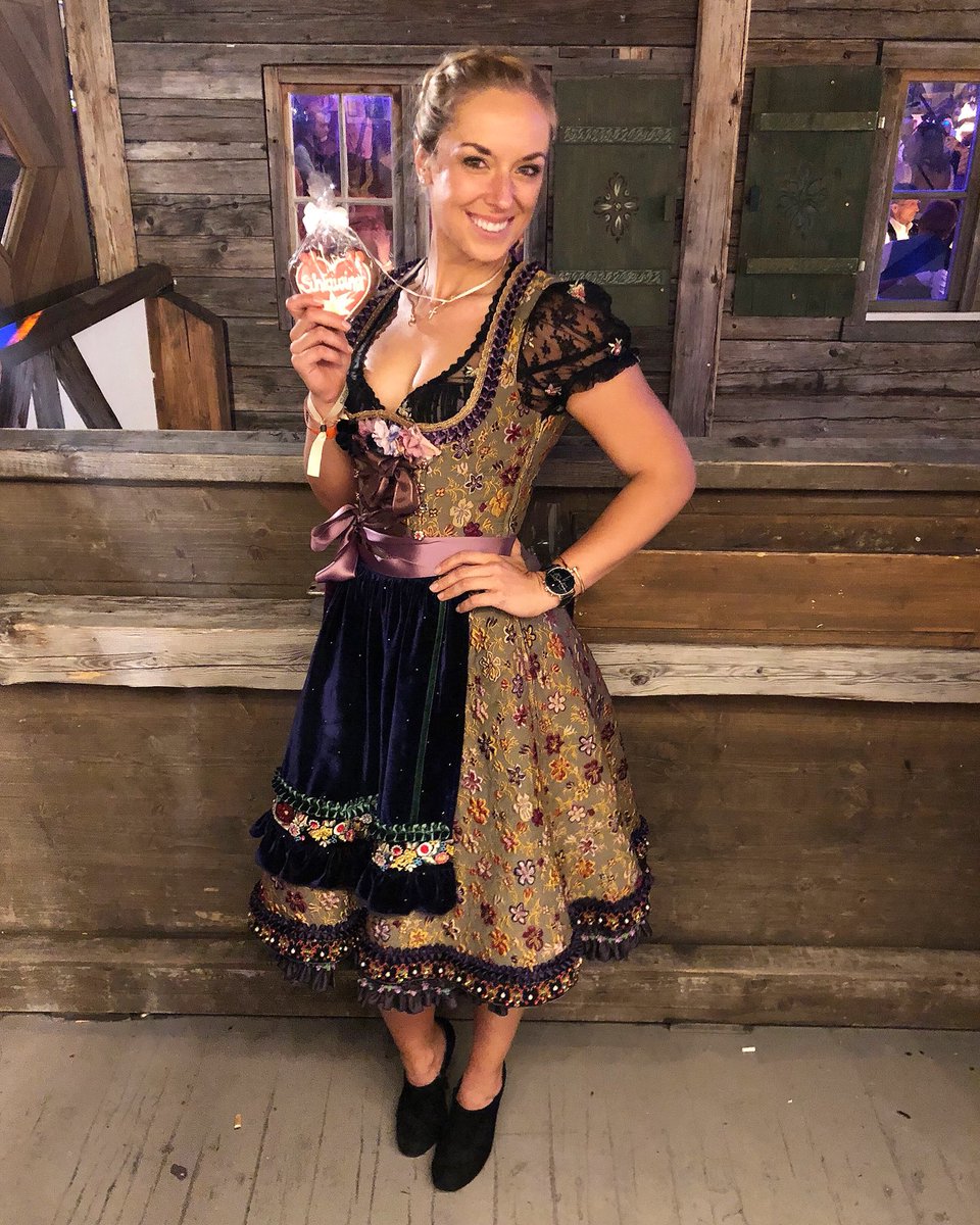 sabinelisicki's tweet photo. About last night 👧🏼 #friends #nightout #fun #oktoberfest #ad #dirndl #sopretty @lolapaltinger https://t.co/9fdlb8xTMY