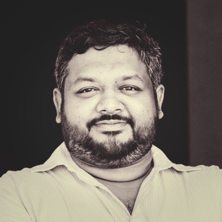 bluebeetleHQ's tweet photo. Meet Imthiaz, our Head of IT: 15+ years of experience as a hardcore web geek and technical guru. 💡 ✔️ #team #proud #technicalguru https://t.co/qegyAPZrFF