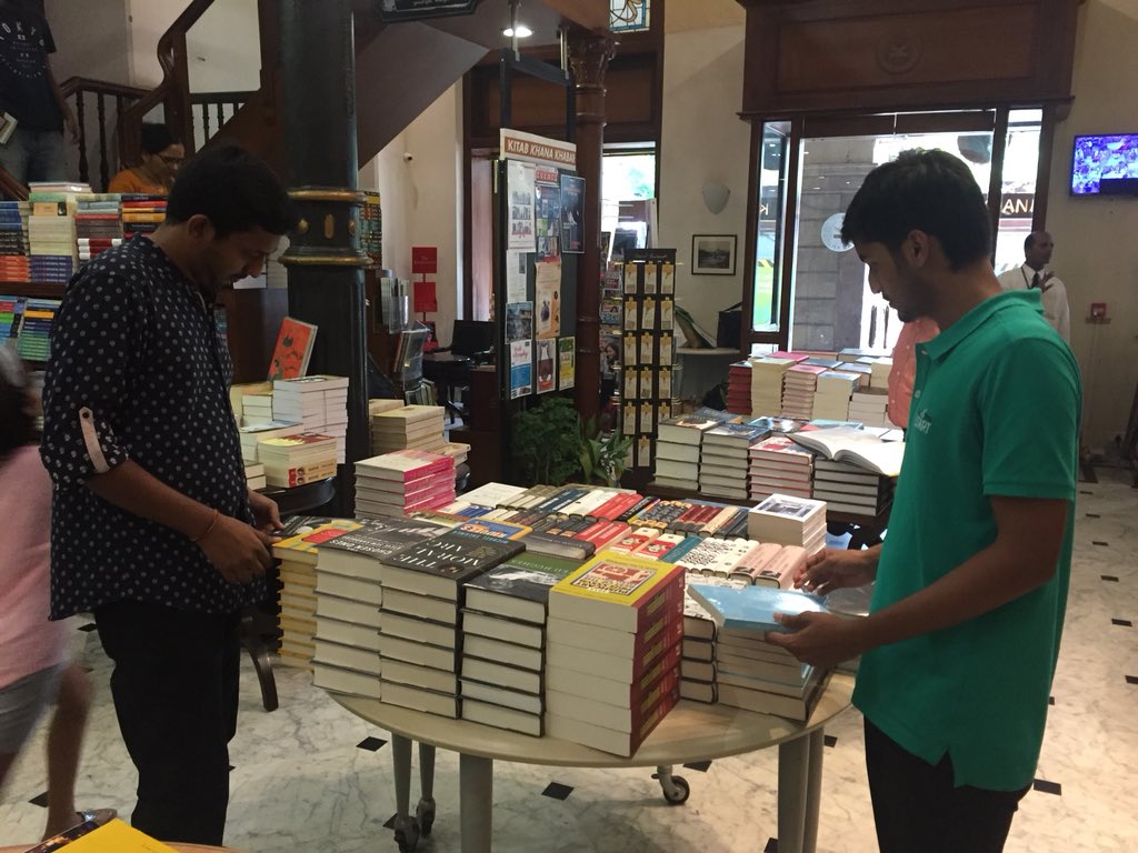 topgunRJ's tweet photo. Getting equipped by learnings from books along with listening to Mentors &amp; Speakers Of India, Global Startups. These Student Entrepreneurs From #RSSEP @iStartRajasthan are ready for their entrepreneurial journey @KitabKhanaBooks https://t.co/vMReni4PYF