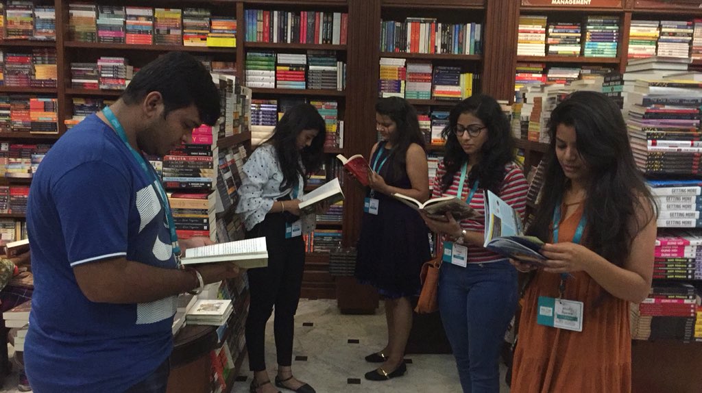 topgunRJ's tweet photo. Getting equipped by learnings from books along with listening to Mentors &amp; Speakers Of India, Global Startups. These Student Entrepreneurs From #RSSEP @iStartRajasthan are ready for their entrepreneurial journey @KitabKhanaBooks https://t.co/vMReni4PYF