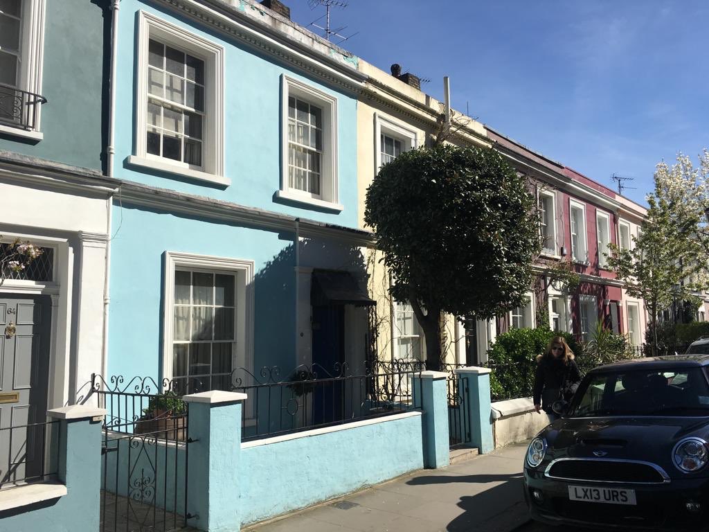 cluedyou's tweet photo. The beautiful colors of Nottinghill London 💙 https://t.co/jbUpXvGw7g