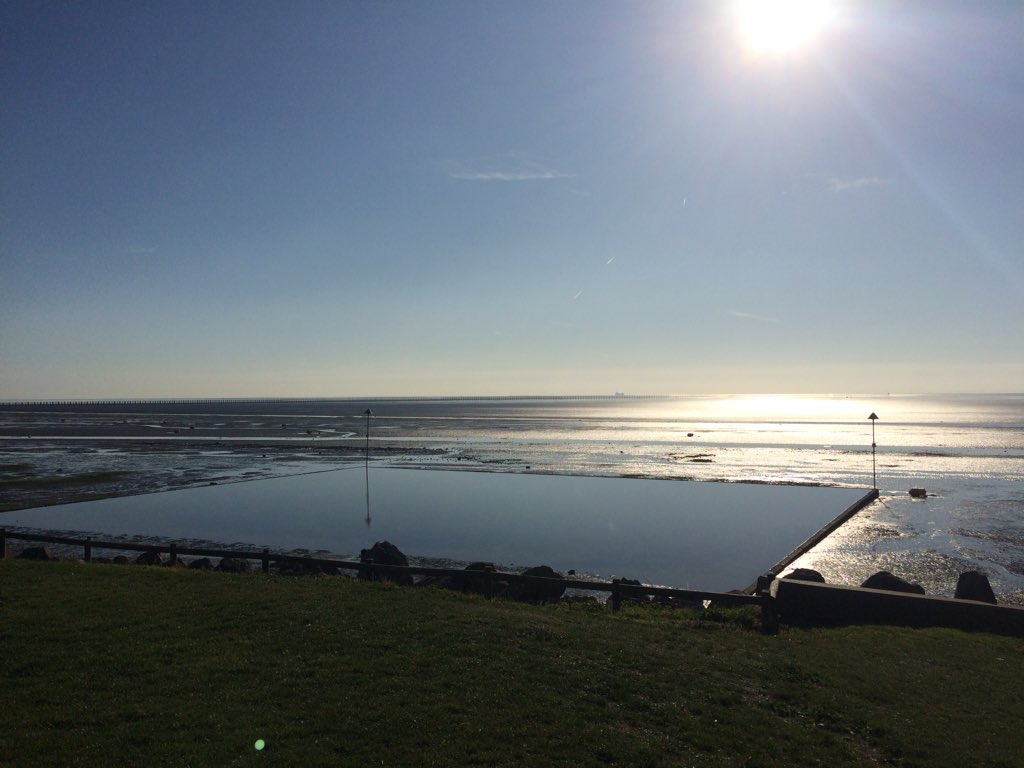 TasteEast's tweet photo. Glorious morning at Shoebury East Beach.  @YourSouthend #shoeburyness https://t.co/C2ZKWYngdA