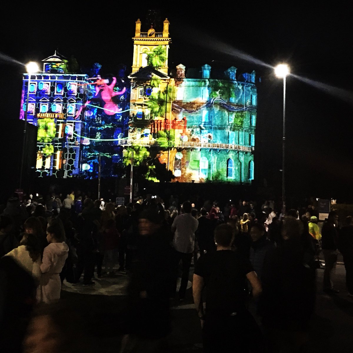 PaolaVizcainoS's tweet image. Saturday night with @vigoslove at the Arts by the Sea Festival. Town Hall Opening Spectacular. Silicon Shores by The Colour Project.  Find the #octopus ;) #artsbythesea #Bournemouth #digitalartwork #festivalvibes
