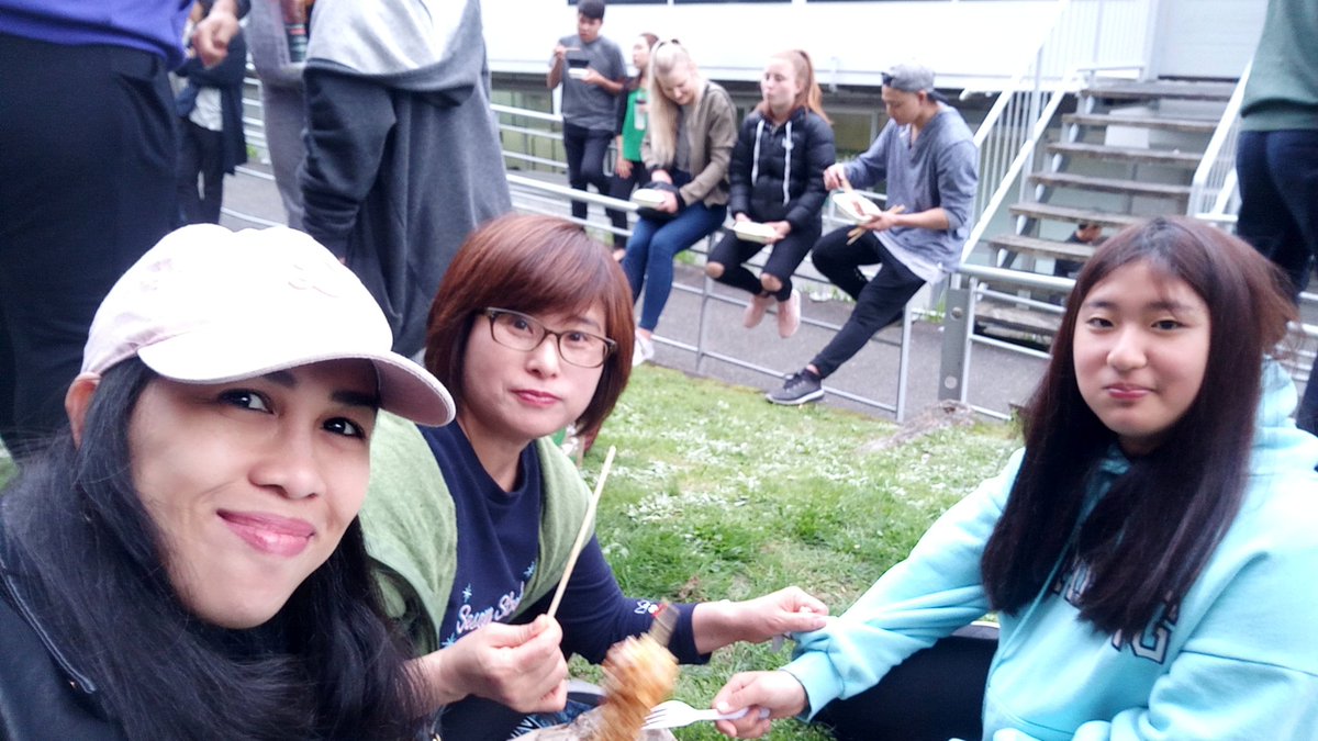 yamzy613's tweet photo. #koreanfoodnightmarket #mukbang #soondae #hotba #crispychicken https://t.co/jlbE0OQbUf