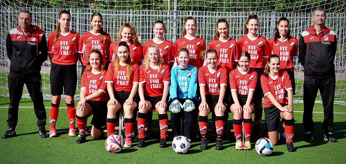 RcsMo15's tweet photo. Elftalfoto met onze nieuwe shirts
Met Fit For Free als sponsor https://t.co/23gzrzaIDn