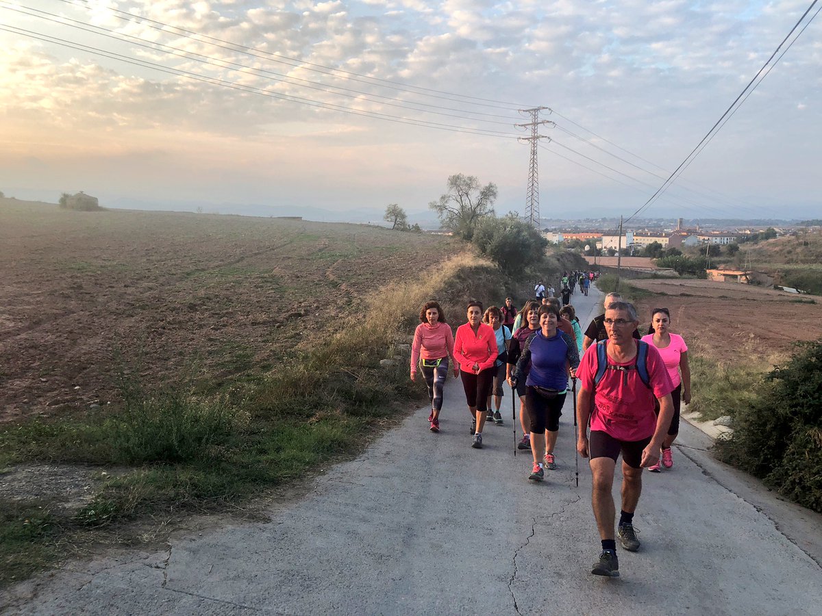 ajsantpedor's tweet photo. Ruta per a caminants i corredors per corriols de la hivernal! 15 km amb magnífic ambient dels participants i organització impecable que rebia els participants a mig cami amb esmorzar! #Fira #Santpedor #FSM2018 https://t.co/JY9lBpXrXn