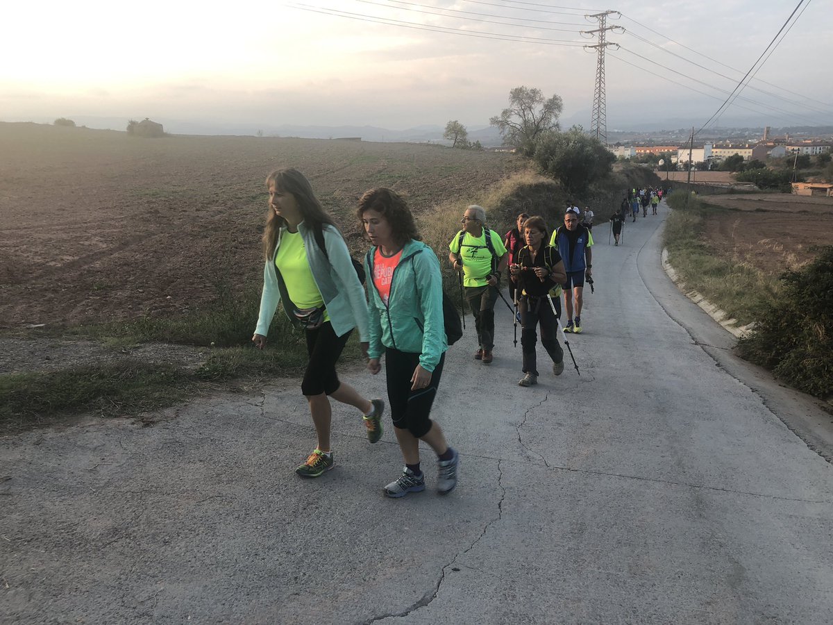 ajsantpedor's tweet photo. Ruta per a caminants i corredors per corriols de la hivernal! 15 km amb magnífic ambient dels participants i organització impecable que rebia els participants a mig cami amb esmorzar! #Fira #Santpedor #FSM2018 https://t.co/JY9lBpXrXn