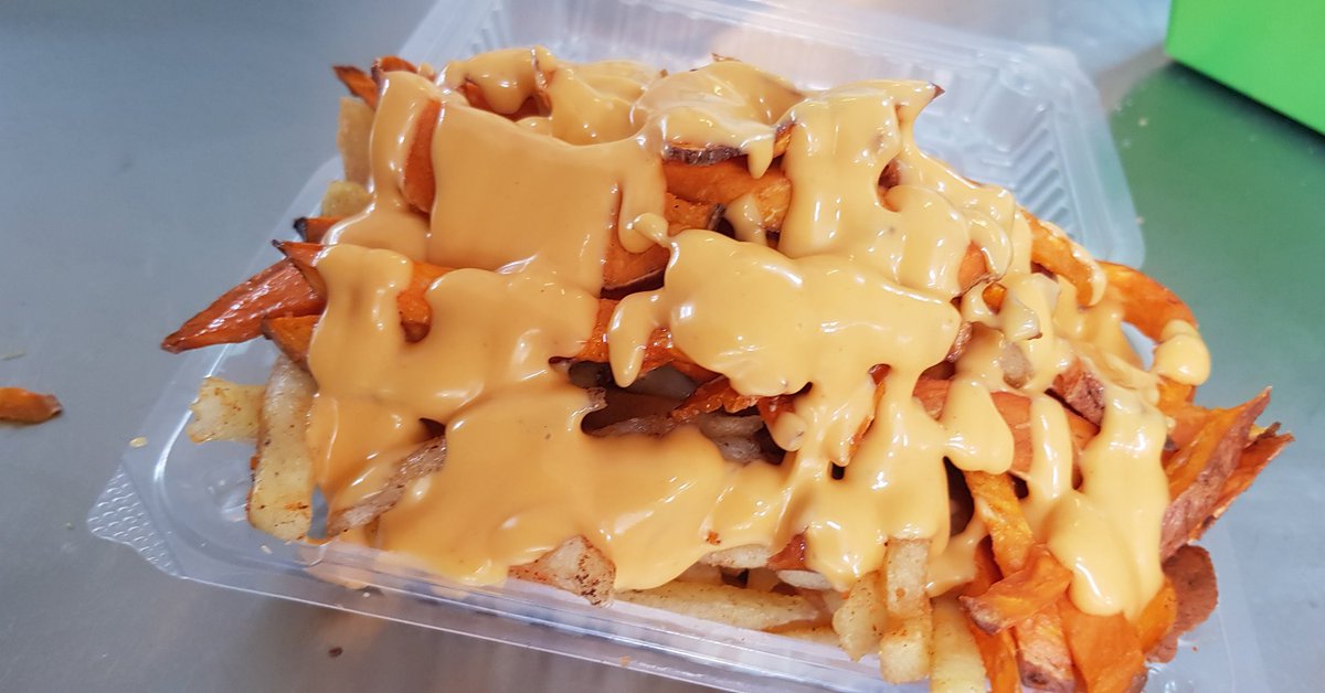 babooorkl's tweet photo. A little bit more fries and Cheezzzy Sauce! 
Happy Sunday everyone!
#Babooor #BabooorKL #FoodtruckKL #DataranWangsa #WangsaMaju #KLCC #PJ #GrabFood #ilovetapak #TapakUrbanStreetDining #Burgers #FoodtruckMY #FoodtruckMalaysia #CrispyHoneyChickenPanini #CheezzzyCrispyFries https://t.co/xd7eINCg1A