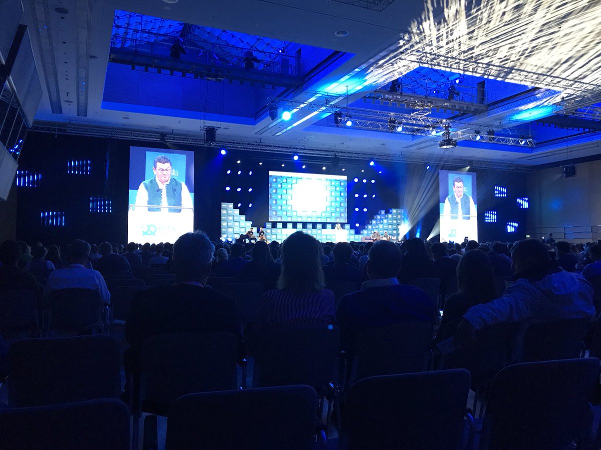 Mr. #Pschierer praising the disruptive power of the #Haferlschuh „Many of you are wearing what we call #Tracht“ 😅 #bits18