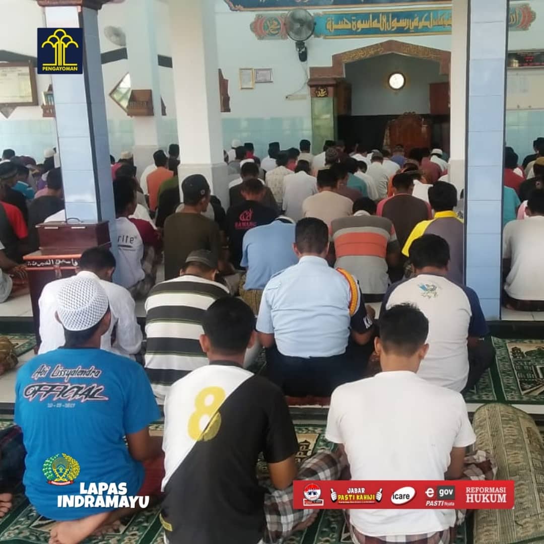 lp_indramayu's tweet photo. Doa bersama untuk saudara kita yang mengalami musibah gempa bumi dan tsunami di Sulawesi Tengah pada Lapas Indramayu (30/09) "Duka Palu, Duka Indonesia"
#doabersama #prayforpalu
#indonesiaberduka #napi #bangnapi #lapas #rutan #bapas #rubasan #pemasyarakatan #petugas #sipir https://t.co/5UNHE8ICap