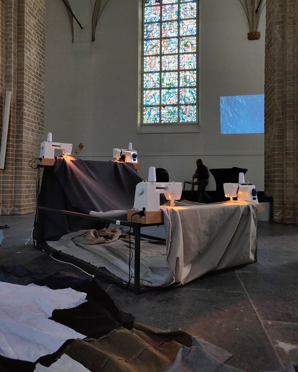 CapserdeJong's tweet photo. Yesterday was a success on #byob where we showed a preview of our installation! The full art installation will premier 4th of November in the Domtoren - I can't wait❤️🤖
In collab with floortje wijnands.
Part of the #installation48 organised by @oneseconds and @SETUPUtrecht https://t.co/ZbeUq85ciU