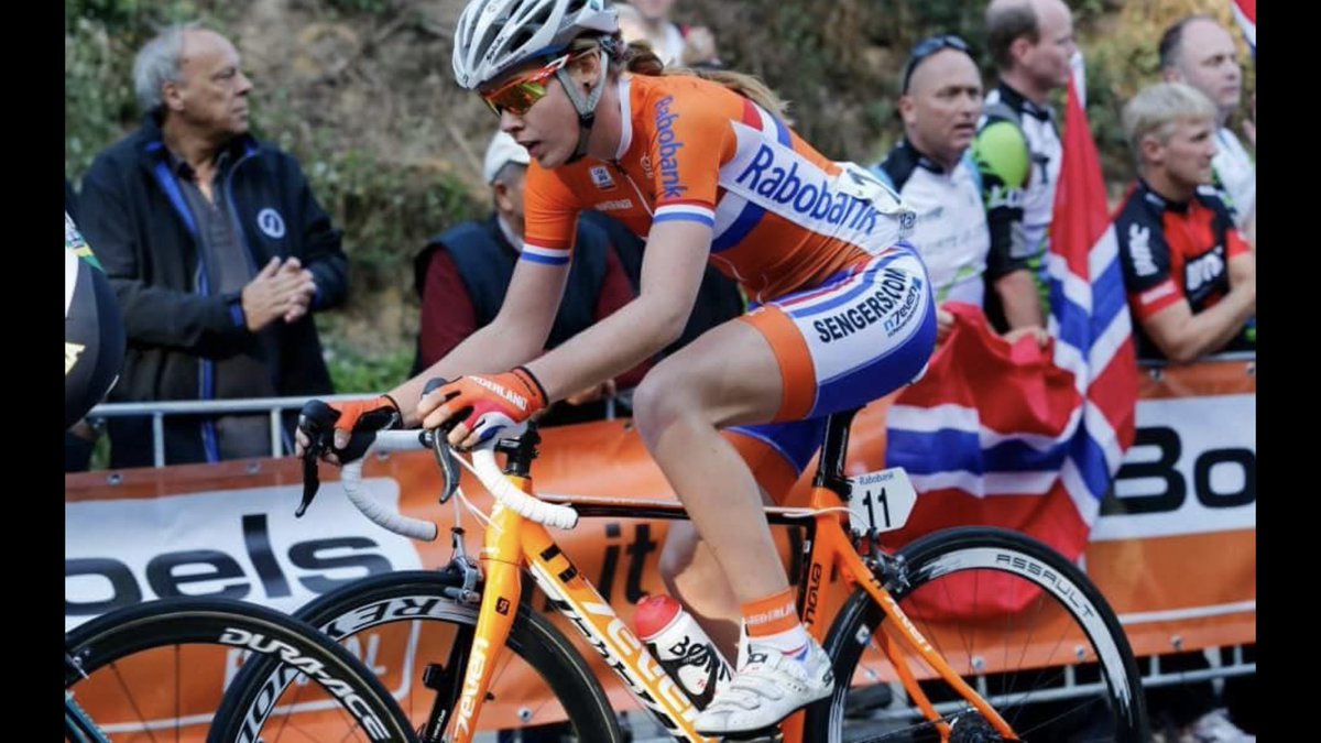 HenkSengers's tweet photo. Trots om een aandeel(tje) te hebben in de geweldige carrière van deze kanjer. Topper zowel op als naast de fiets! https://t.co/OnEi7FdvU0