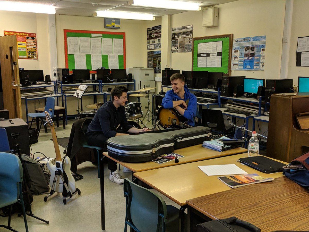 hhguitar1's tweet photo. Got the amazing Oli Mason down for some lessons then a workshop with the actual @JWaughSaxophone from the @the1975 can't wait!!!
#hhmusic #hhontour #hhintern #hhguitar #hhmatt #matttheviking
^ms https://t.co/4BihQKBIuV