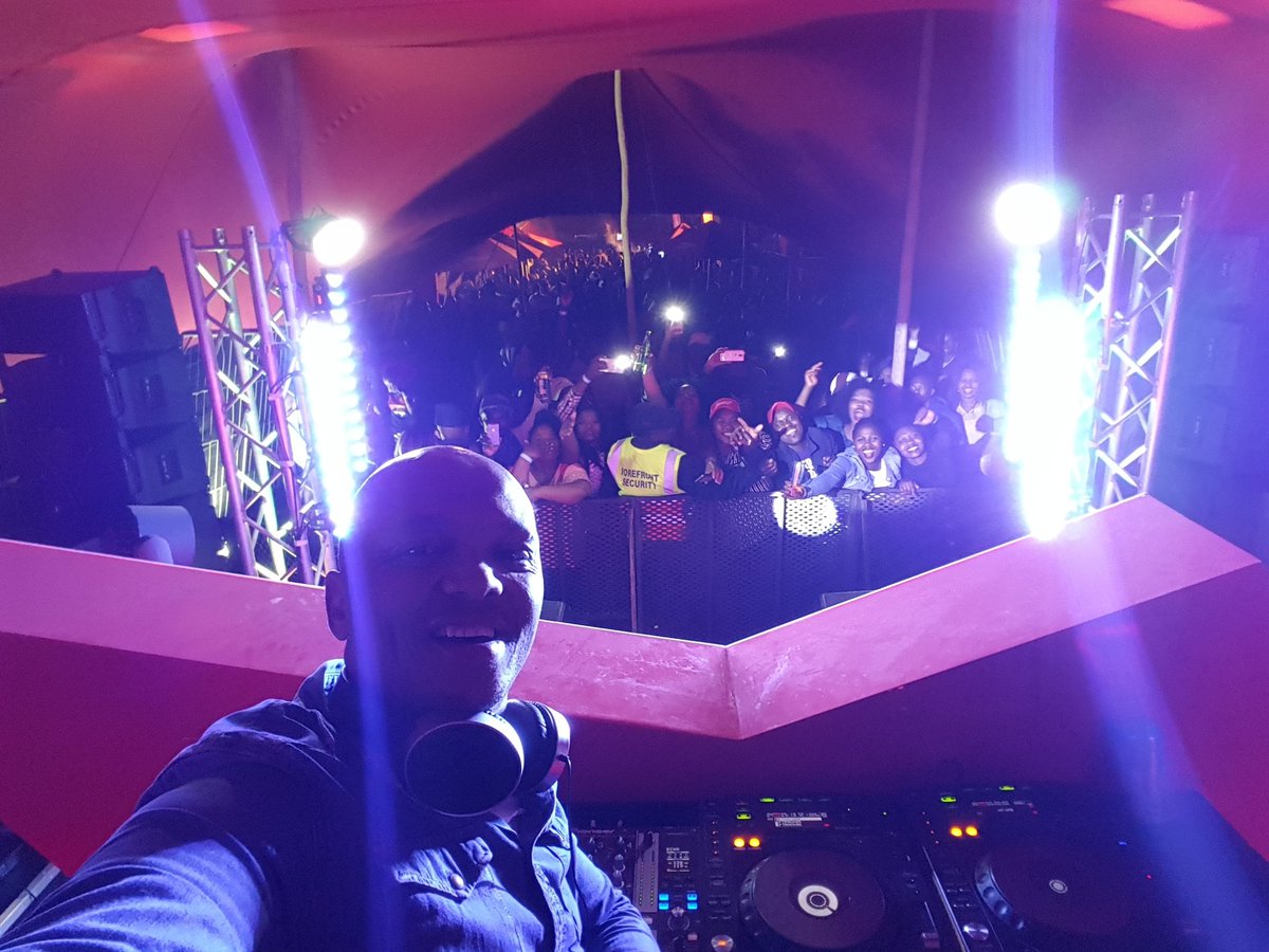PastortheDJ's tweet photo. Mthatha Lounge was off the chain last night. Thanks CT.👏👏👏👏 https://t.co/J2Z4QwHIlU