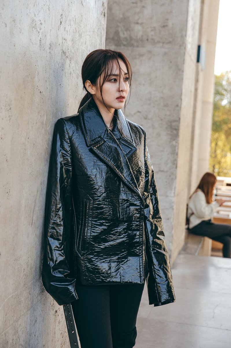 AnisaANP's tweet photo. mobster woman #MFR2 RT @krungy21: Haider Ackermann #pfw #dara photo by #jaylim 🙏🏻 https://t.co/Vh41u9J1jO