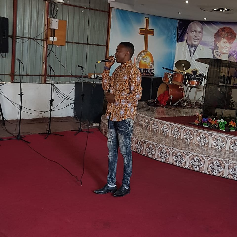 princeofyb's tweet photo. Just come as you are
Attenting Special perfoming at maximum miracle center by my brother Davy Dee it was a blessing
#mtowamfalme
#teamYB
#CEO at Y.B.E
#weunderGod
#makingadifferent
#IAMWHOGODSAYSIAM https://t.co/lptcHjrZXs