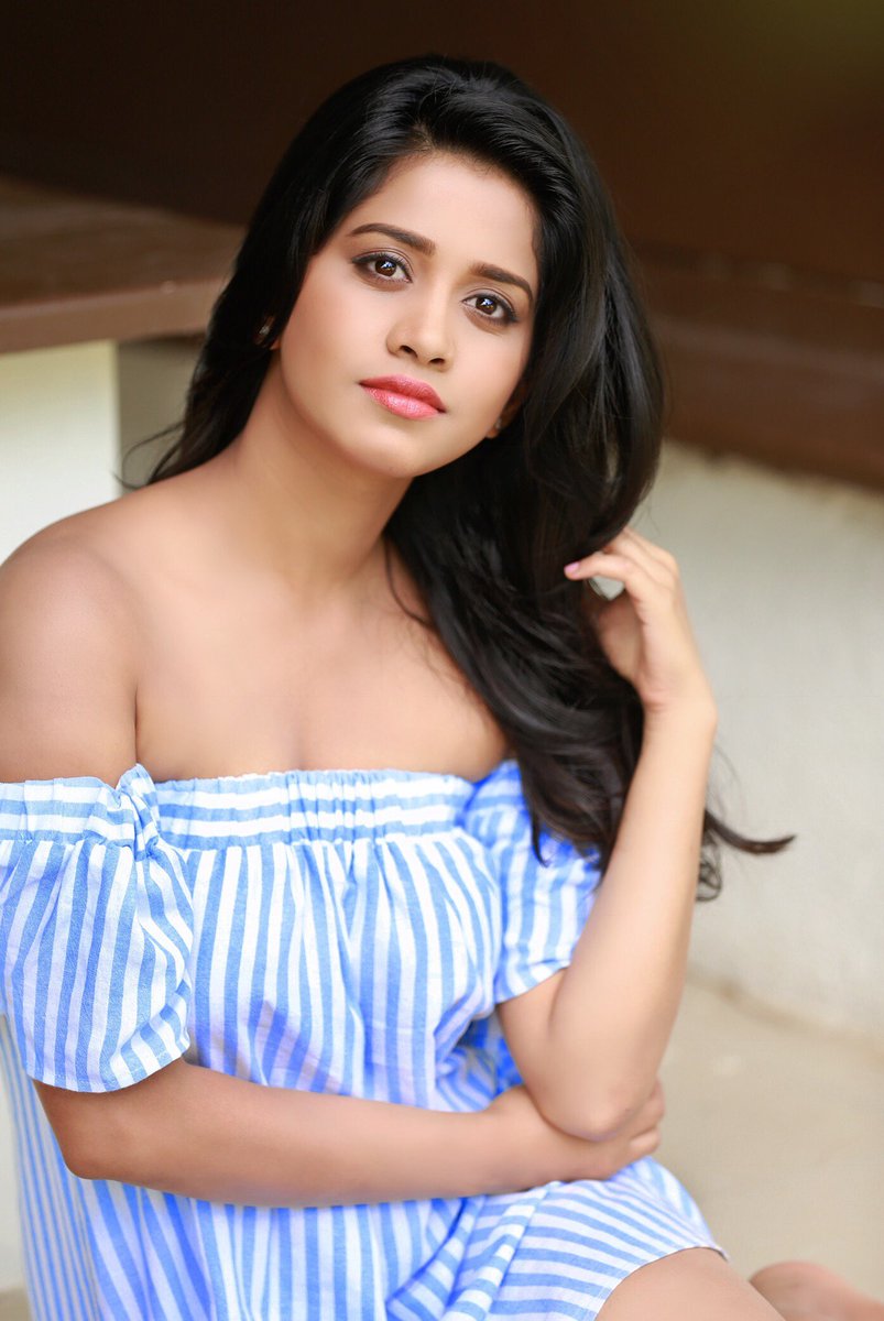 CleverFashionM's tweet photo. Latest stills of #NabhaNatesh.
 #Mysouthdiva #TollywoodActress #actressphotos #ActressGallery #HotPhotos #IndianActress #Modelling #Desigirl #Cutegirls #Cute #lipes https://t.co/FNijeUZb2r