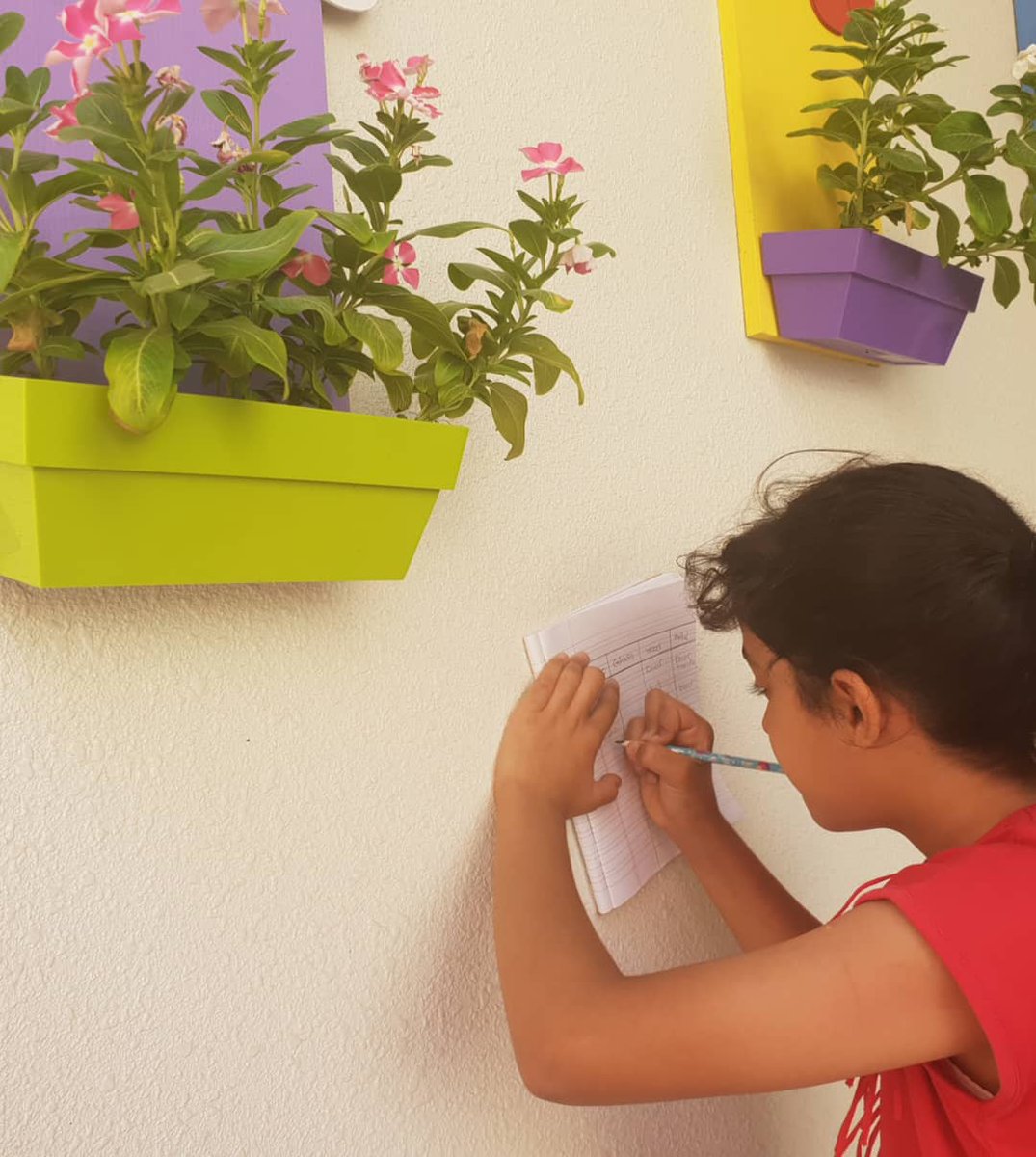 MawakebKawaneej's tweet photo. What is the world around us made of?
Our G5 sts went on a "Material Hunt" differentiating between wood, plastic & metal & experimenting with magnetic & non magnetic objects
#scienceMeetsReality #experimentBasedLearning #funWithScience #21stCenturyLearners https://t.co/vfhgYlokbW