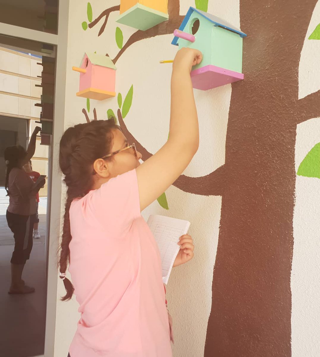 MawakebKawaneej's tweet photo. What is the world around us made of?
Our G5 sts went on a "Material Hunt" differentiating between wood, plastic & metal & experimenting with magnetic & non magnetic objects
#scienceMeetsReality #experimentBasedLearning #funWithScience #21stCenturyLearners https://t.co/vfhgYlokbW