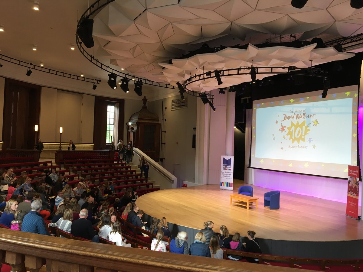 MarlbLitFest's tweet photo. #MemHall filling up for our first sold out @davidwalliams talk #MLF2018 @stfrancispewsey @MarlboroughCol @HarperCollinsCh https://t.co/xrQE7UVZdb