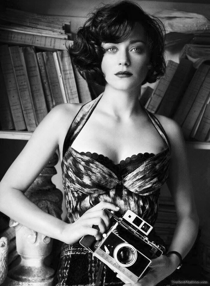 \"Maybe you and I are just a dream.\"
Edie Parker

Happy Birthday Marion Cotillard ! 
