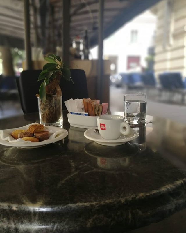 getmerome1's tweet photo. Sunday morning in Rome, via Veneto #Rome #Roma #Italy #Italia #viaveneto #visitrome #travelblog #travelblogger #igersroma #igersrome #illy #doneycafe #dolcevita #italianbreakfast https://t.co/glbVUmFcpF https://t.co/WKmwYY5ACc