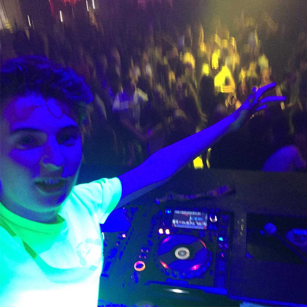djbastiq's tweet photo. Full house π₯ during #teenagedance @Brothersbunnik π Always fun to play here π Do I see π you next time ??? #brothersbunnik #studioA12 @StudioA12 #teenagedisco #bunnik #mainstage #maninblue #dj #youngdj #dutchdj #dreams #dreamscometrue #djbooth https://t.co/YjtKpTITTI