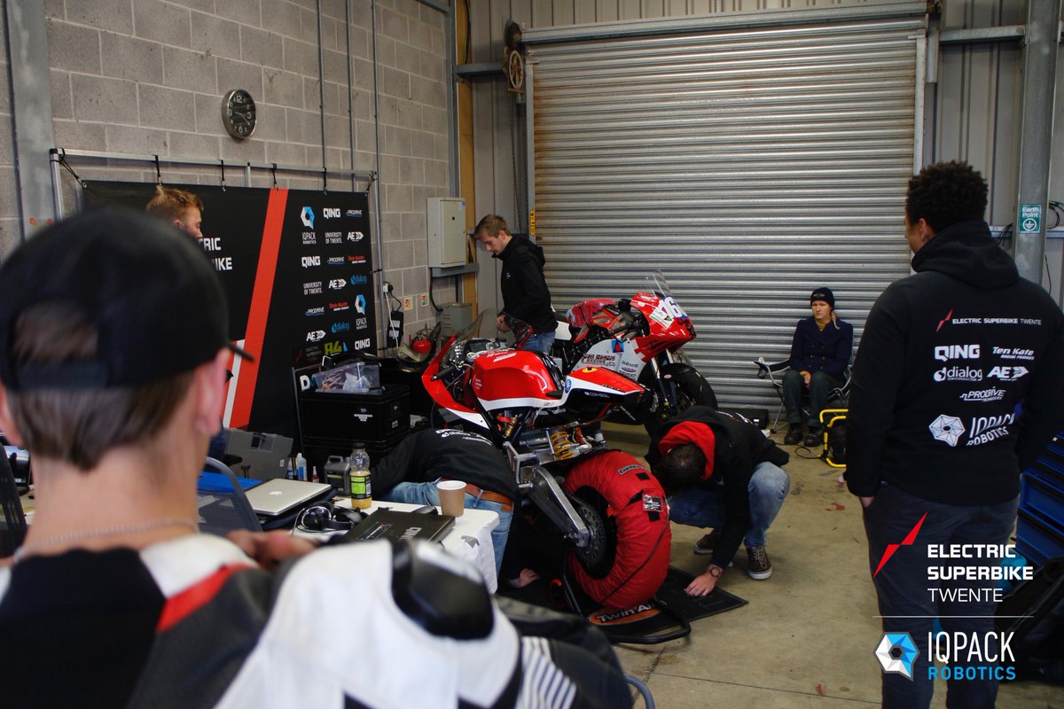 Free practice went well, @ThijsPeeterss gets to know the @angleseycircuit better every time. Drizzle might be coming so rain tires are prepared. Getting ready for race 2 #motoE #wirral100