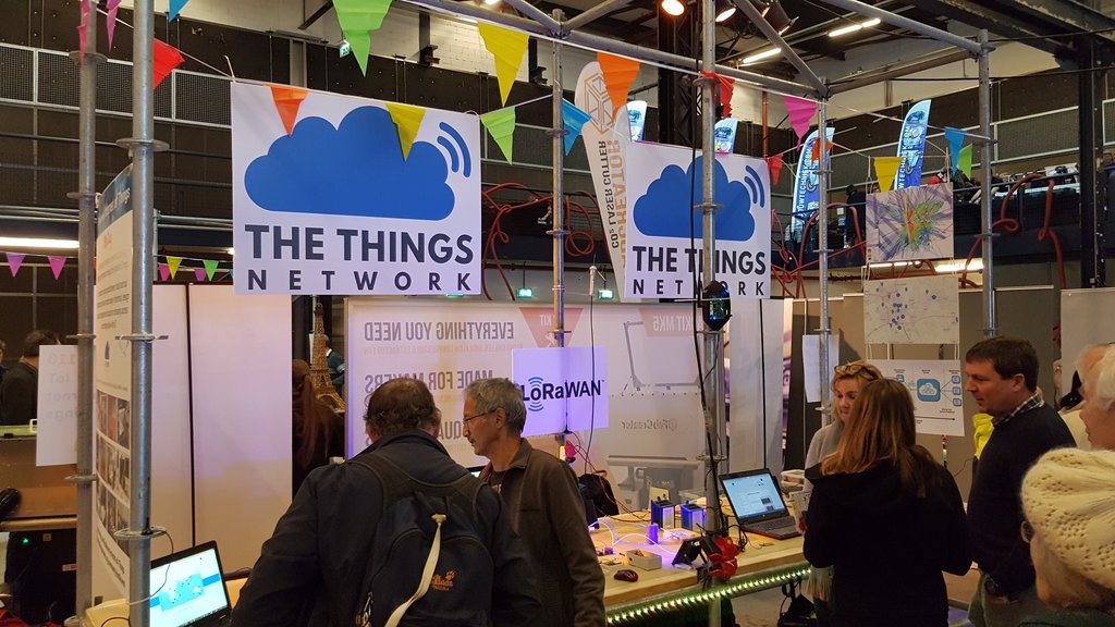Dag 2 met IoT Eindhoven / <a href="/thethingsntwrk/">The Things Network</a>  op de Eindhoven Makerfaire @EHVMMF met @lornagoulden, Jeroen en Marco.