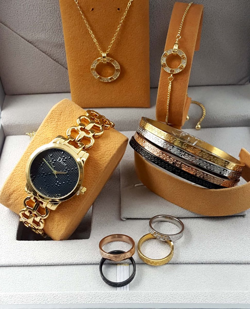 مندوبة ساعات💫 (@ksa____r) on Twitter photo 