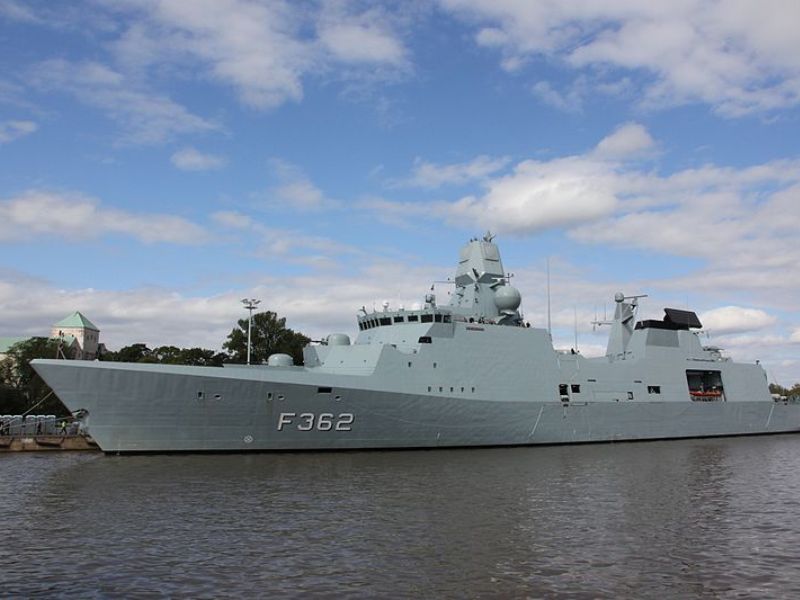 SemperMiles's tweet photo. Viktigt med potent luftförsvar. Danmark satsar på robotar till marinen. https://t.co/DUDfowyTr4
#forsvaret #forsvardk #søværnet #marinen #luftförsvar #robotsystem #fregatt #korvett https://t.co/N90jNoqjBG