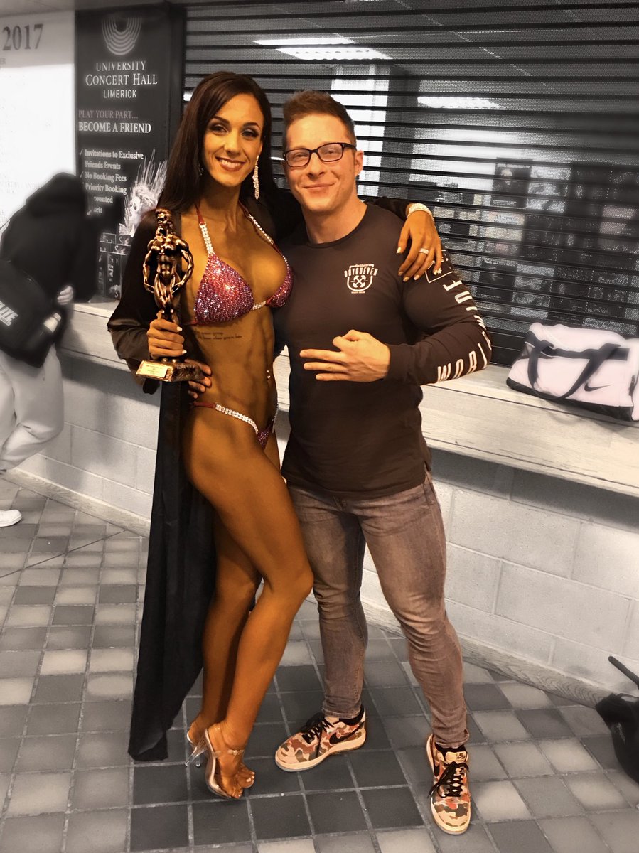 EmBikini's tweet photo. Ya Girl Competed &amp; Got herself A Big Bronze Naked Lady 💃🏻
Oct. 2017. https://t.co/dwISffI601