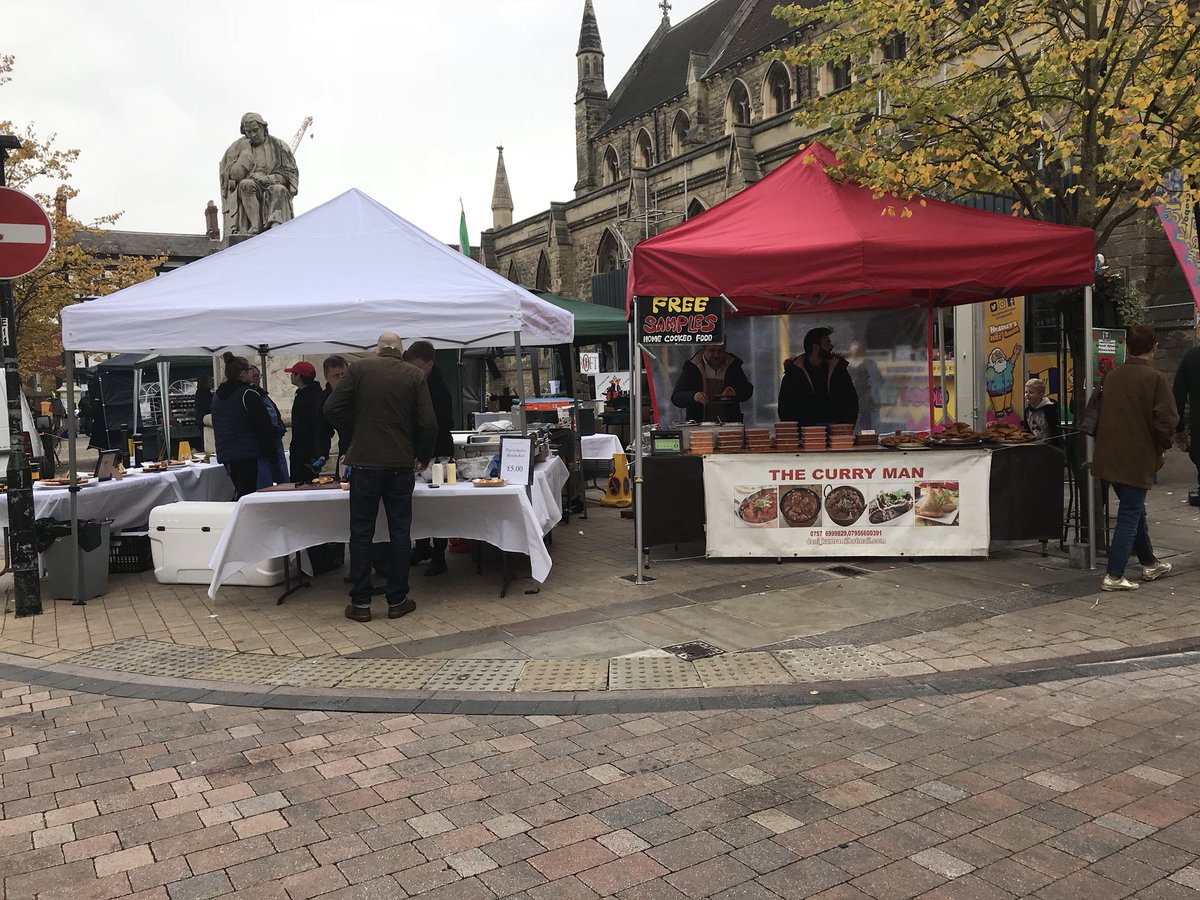 Pop down to the #marketsquare today for delicious #streetfood #johnnynitro #cropoverkitchen #dianasbread #biltongshack #loveoftaste #conniescakes #c&amp;lcatering #curryman