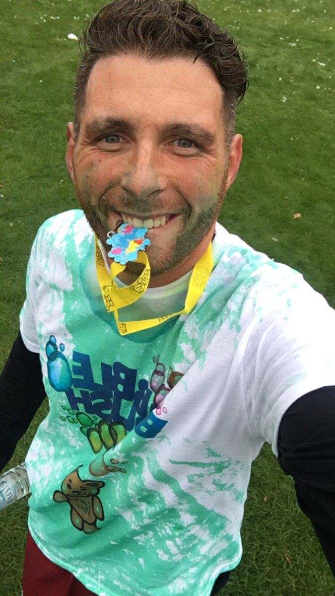 Nice Sunday morning 5k raising money for @Zoes_Place doing the fun Bubble Rush @CroxtethHall the warm up soon got rid of the hangover 😂 @RadioCityLeanne #zoesplace #croxtethhall #Liverpool #bestcityintheworld #overthelinefirst