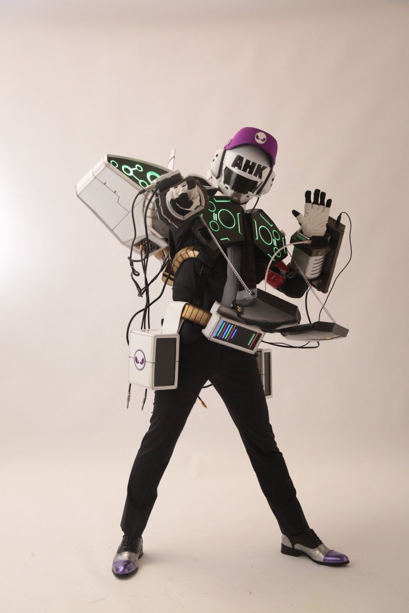 と言うわけでシャベリーマンでしたー！😃顔面にはAHKと記載がござい