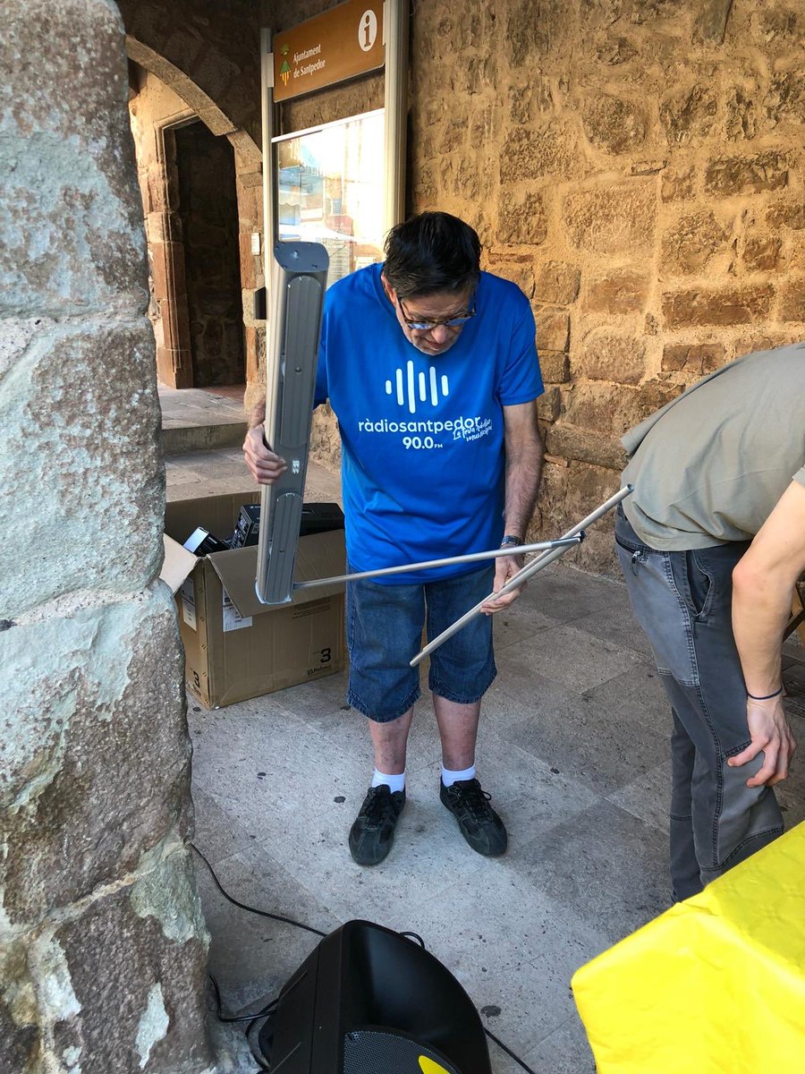ajsantpedor's tweet photo. A punt @rsantpedor per començar la programació especial de la Fira #FSM2018 al 90.0 https://t.co/pS1YUk5LBr