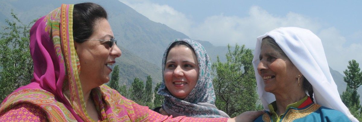 CRbuildpeace's tweet image. Are you using #mediation to resolve conflict in your community, or working on formal #peace negotiations? Then find out more about how to join the new Women Mediators across the #Commonwealth network. Applications open until 5 October. More here: bit.ly/2Cpm6s5