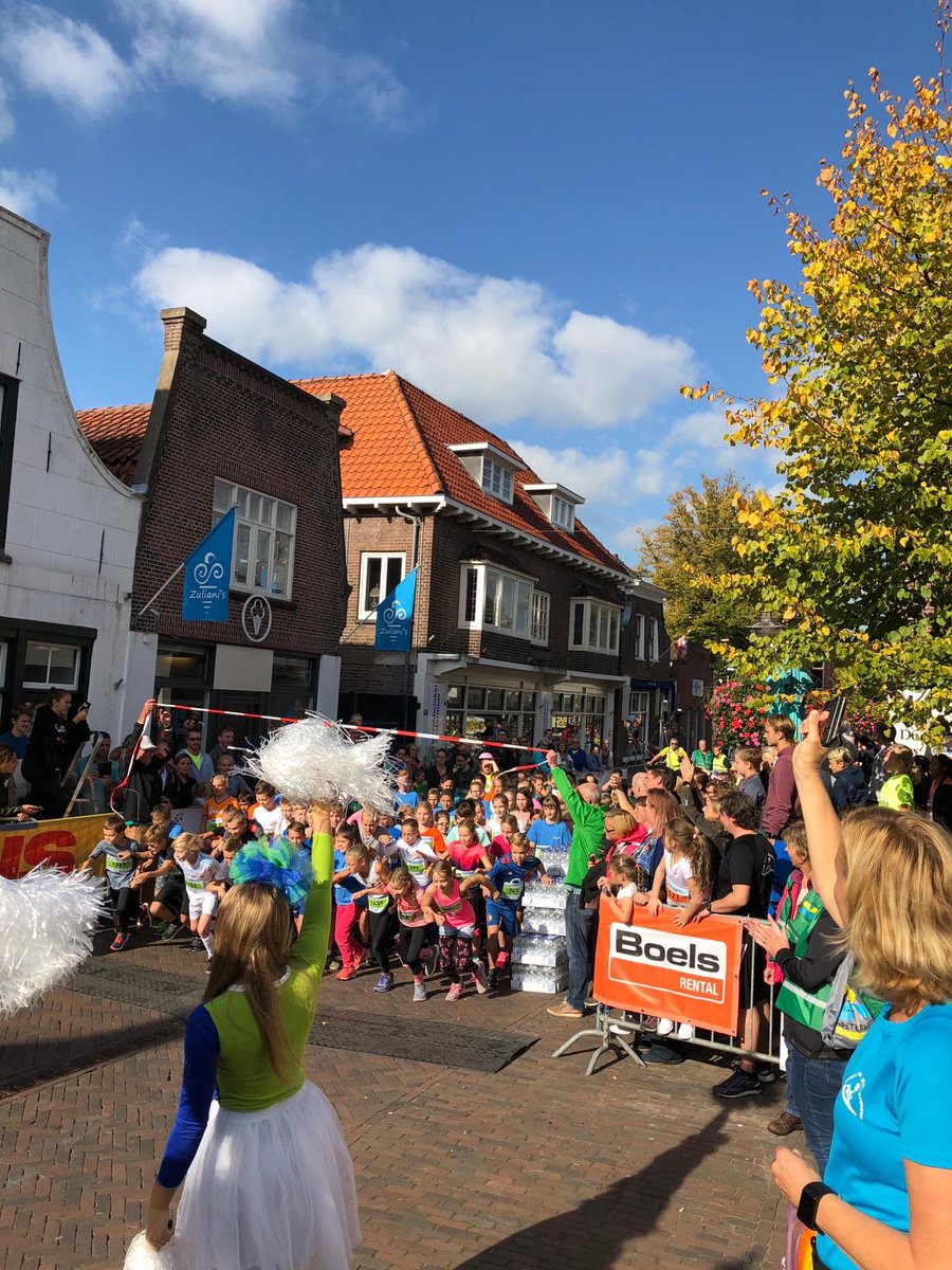 ingeborgterlaak's tweet photo. Heel veel sportievelingen. Startschot #geuzenloop. https://t.co/OQDtfZMoO5