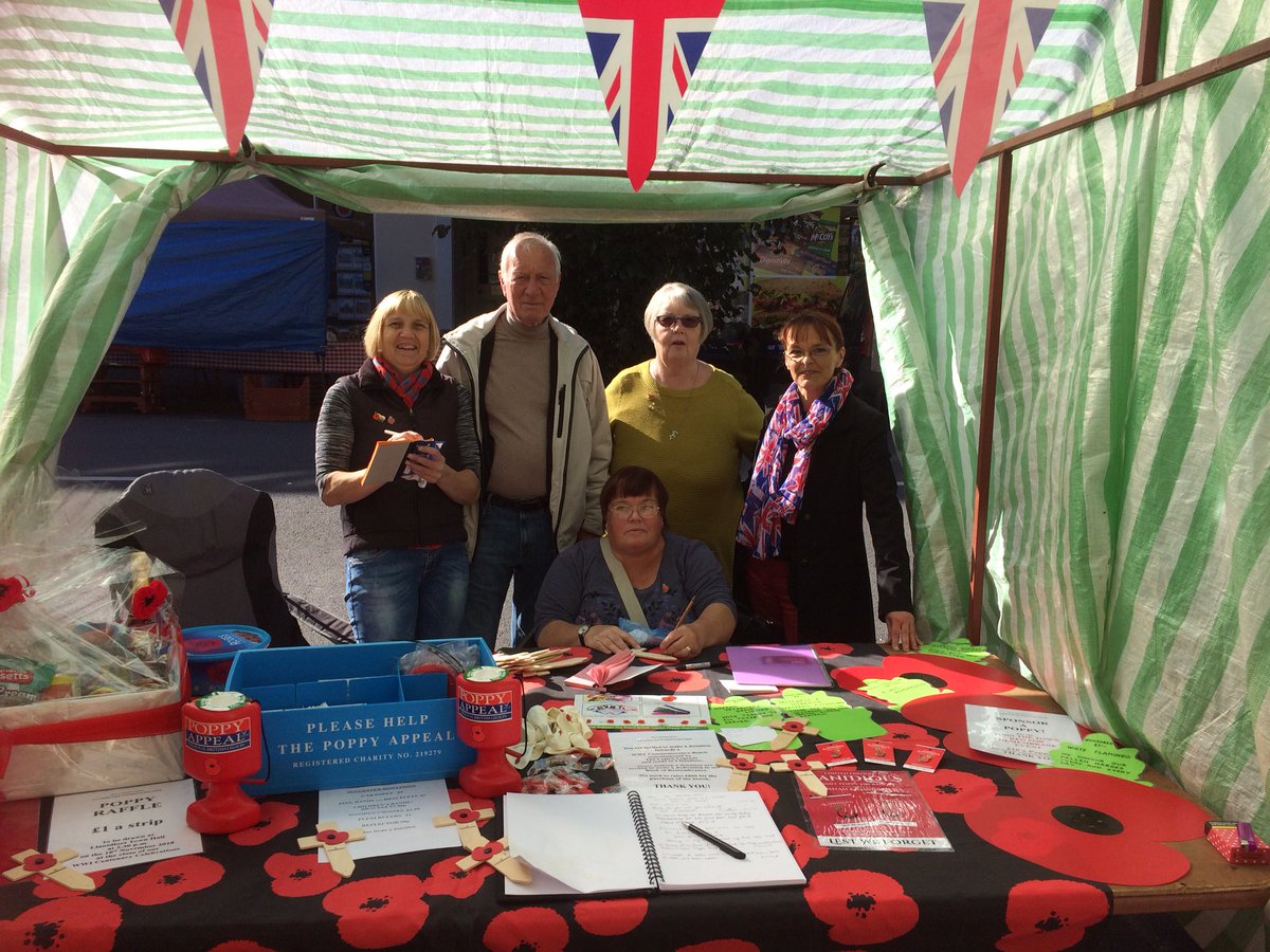 trudydavies1964's tweet image. Sun shone for us. Thanks all who came &amp;amp; showed your support &amp;amp; to see whats planned for #Llanidloes #TurnTheTownRed for remembrance 
#CountdownToPeace 
#PoppyAppeal #LestWeForget #BritishLegion #charitygiver #IAA18 @betterRetailing #NFRN @NFRN_Online @IAAcademy @retailexpress