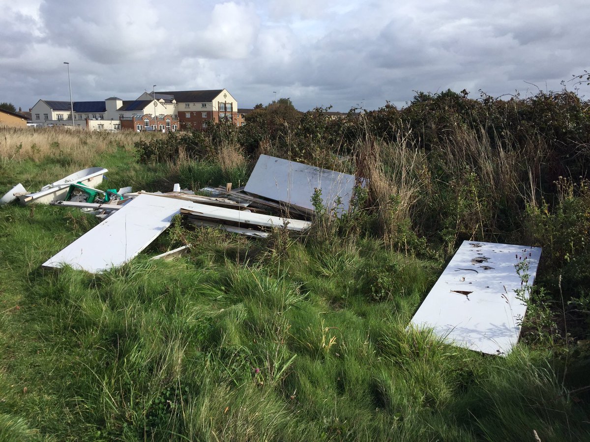 Susan08216241's tweet photo. @BpoolCouncil Fly tipping on the field opposite Warren Manor https://t.co/1mPX4OhFs0