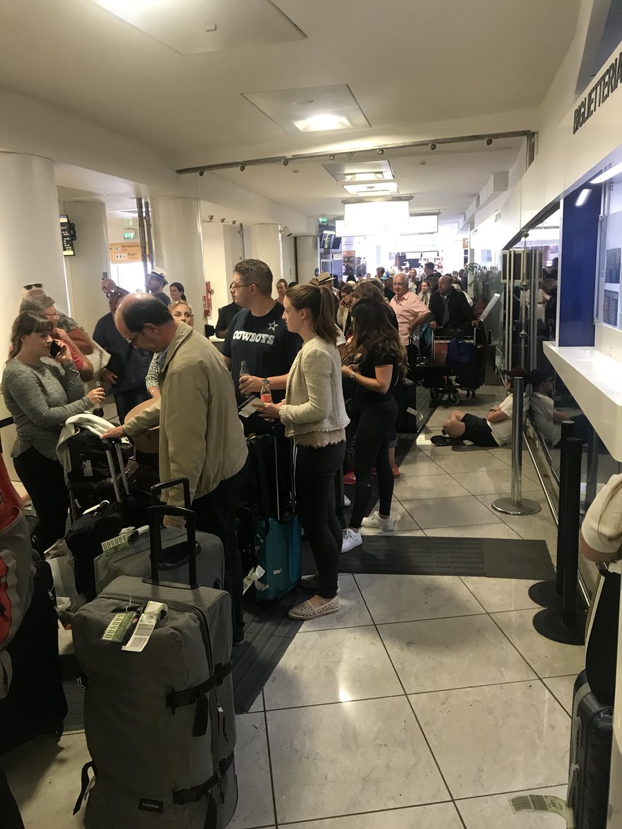 SuzannahC13's tweet photo. @British_Airways another show of what is becoming typical from you. Cancelled flight from Naples to Gatwick. Complete lack of comm, huge queues to rebook and find hotels. You do not deserve these peoples’ custom. Someone needs to sort this mess out!!  #BA2607 https://t.co/ixvXdoKogJ